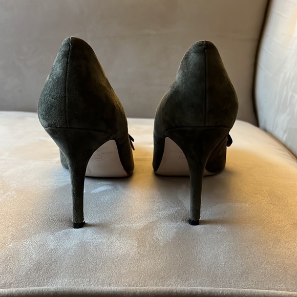 Ann Taylor    Size: 8 1/2 M  Color: Olive - Picture 3 of 6